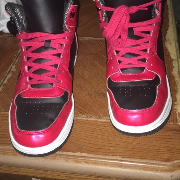Red and black high top sneakers shoes - Picture 2 of 3